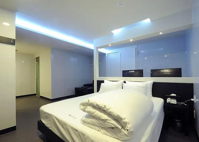 Wa Hotel 2*