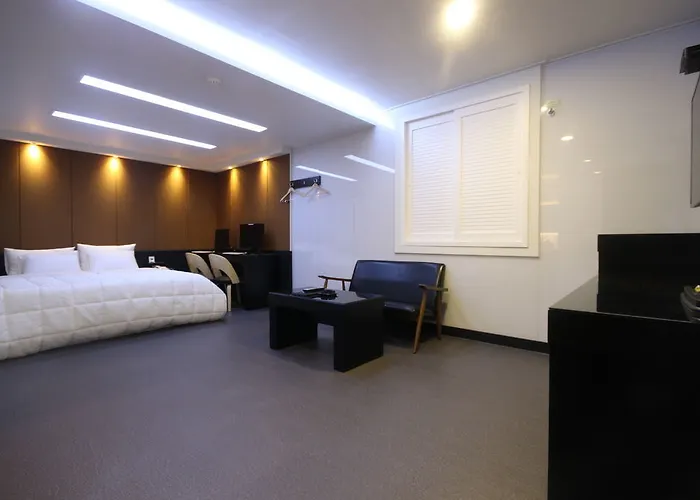 Wa Hotel 2*